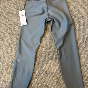Brand new with tags, never worn Alo 7/8 leggings